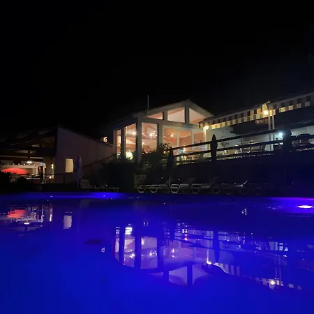 Des Sibourgs - Piscine&clim Hébergement de vacances *